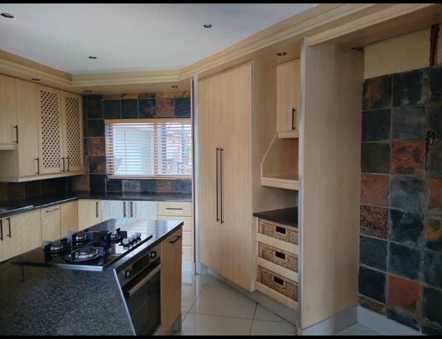 3 BEDROOM HOUSE FOR SALE IN GLEN MARAIS